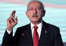 Kılıçdaroğlu depremzedelere toplu fatura kesildiğini belirterek sert çıktı, Dezenformasyonla Mücadele Merkezi CHP liderini yalanladıSeçim yenilgisinin ardından sessizliğe bürünen CHP lideri Kemal Kılıçdaroğlu, sosyal medyadan paylaşım yaptı. Depremzedelere toplu elektrik faturası kesildiğini belirten Kılıçdaroğlu, "İnsafınız ve insanlığınız yok sizin. Allahtan korkun. O faturaları silin." dedi. Ancak Kılıçdaroğlu'nun paylaşımı Dezenformasyonla Mücadele Merkezi tarafından dakikalar içinde yalanlandı. Konu hakkında yapılan açıklamada faturaların gecikme zammı olmadan 6 taksitle tahsil edileceği belirtildi.